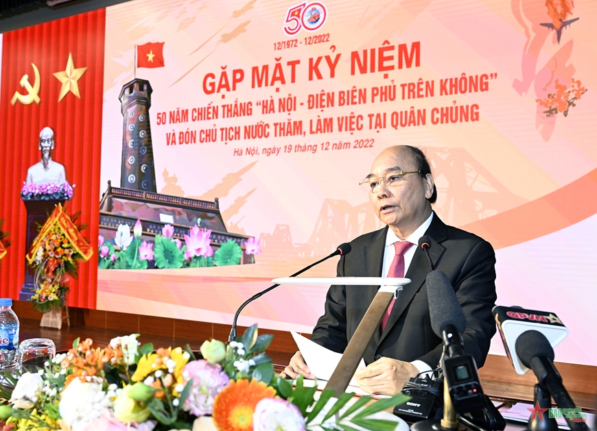 Chủ tịch nước Nguyễn Xuân Phúc đánh giá cao những chiến công xuất sắc của Quân chủng Phòng không-Không quân trong cuộc kháng chiến chống Mỹ, cứu nước.